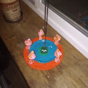 Froggy mushroom insence holder